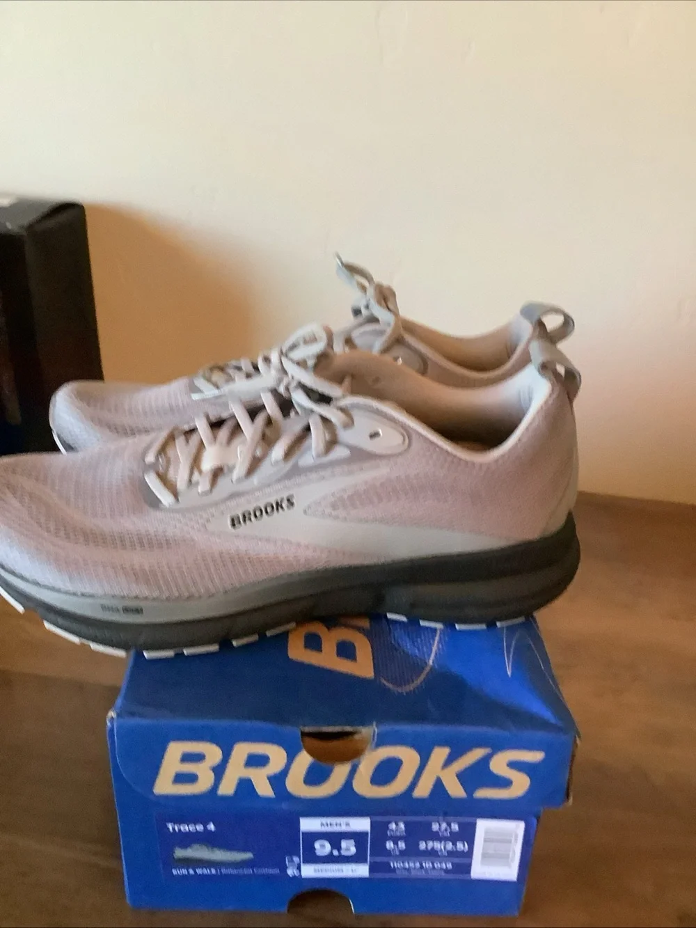 Brooks trace 4 men’s Lace-Up Running Shoes in Gray
